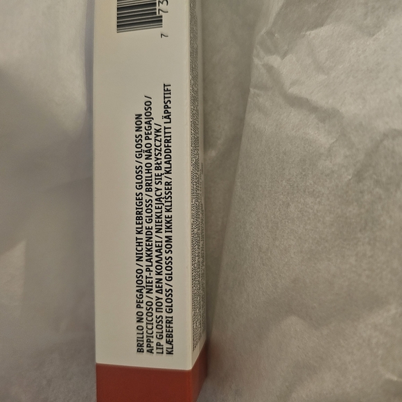 MAC Air Lipglass in Vibrant Red Color- Spritz - Picture 7 of 10